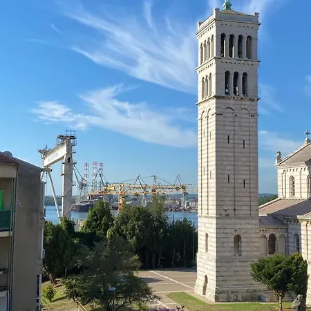 New Stylish & Modern Studio Apart - With Sea View شقة بولا