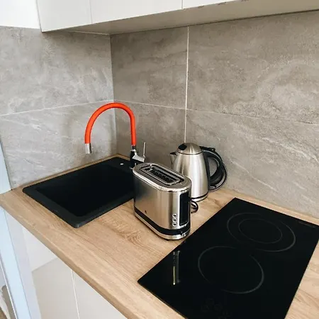 New Stylish & Modern Studio Apart - With Sea View Pola