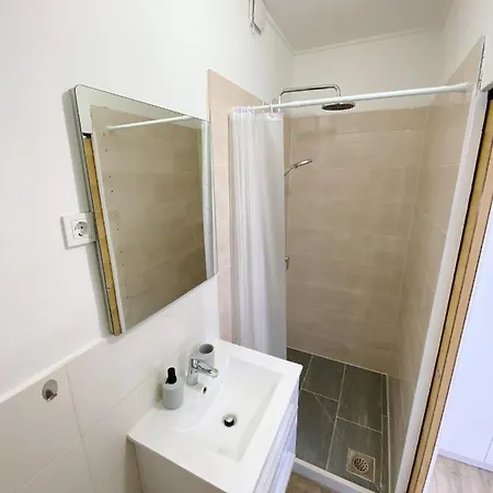 New Stylish & Modern Studio Apart - With Sea View Apartament Pula
