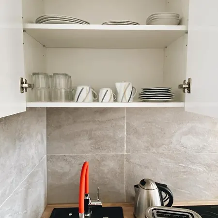 New Stylish & Modern Studio Apart - With Sea View 아파트