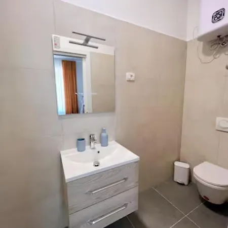 아파트 New Stylish & Modern Studio Apart - With Sea View