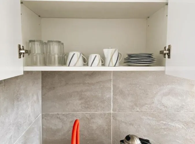 New Stylish & Modern Studio Apart - With Sea View 公寓