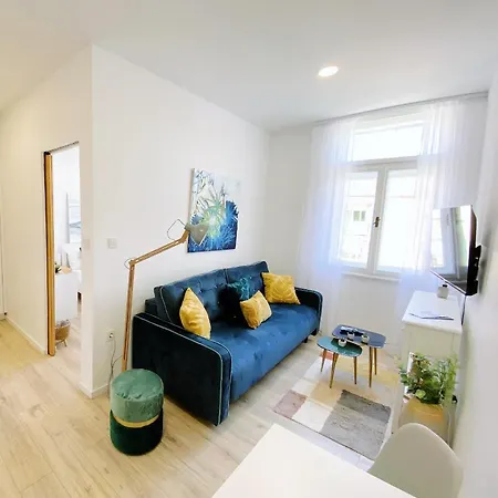 New Stylish & Modern Studio Apart - With Sea View Апартаменти Пула