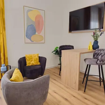 Апартаменти New Stylish & Modern Studio Apart - With Sea View Пула
